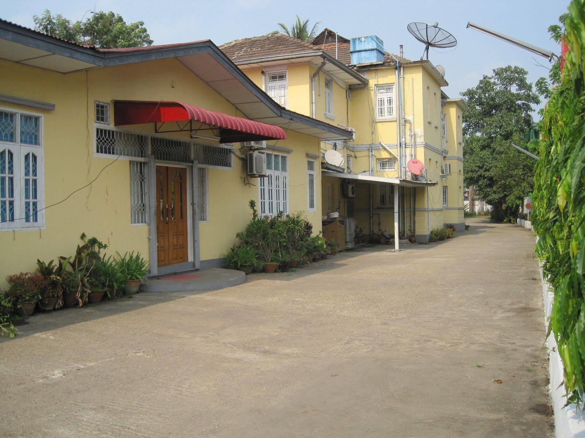 Golden Guest Inn Янгон Экстерьер фото