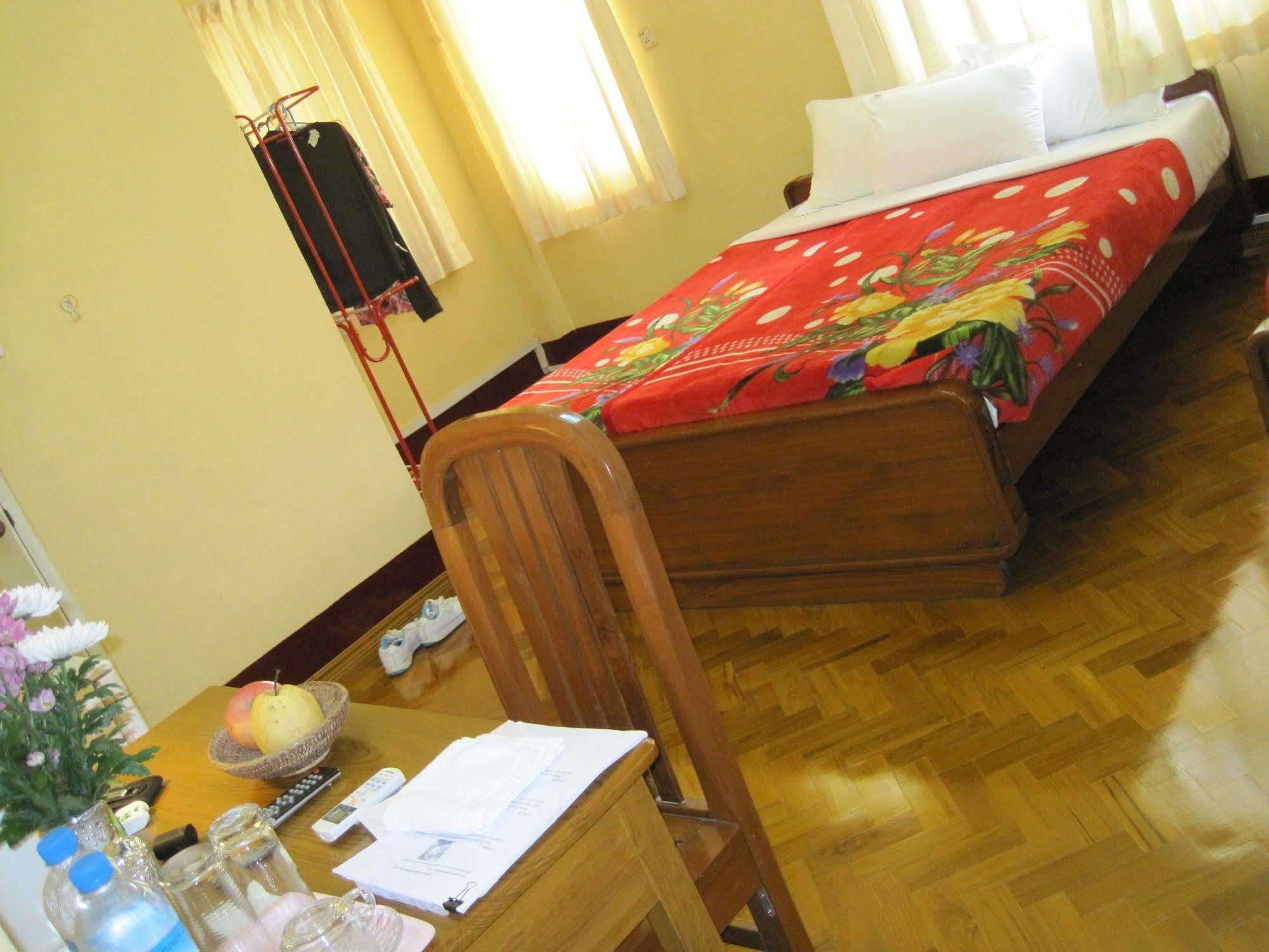 Golden Guest Inn Янгон Экстерьер фото
