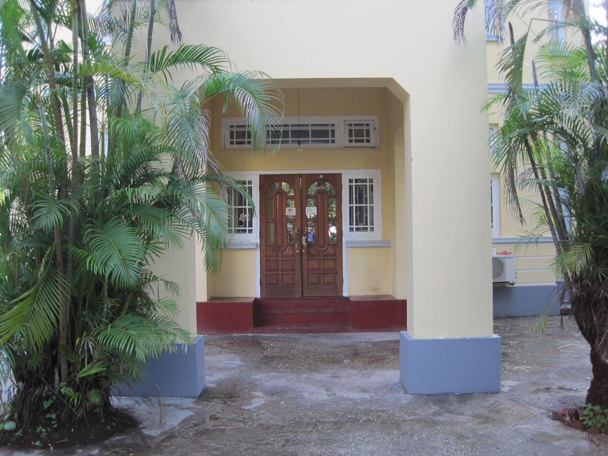 Golden Guest Inn Янгон Экстерьер фото