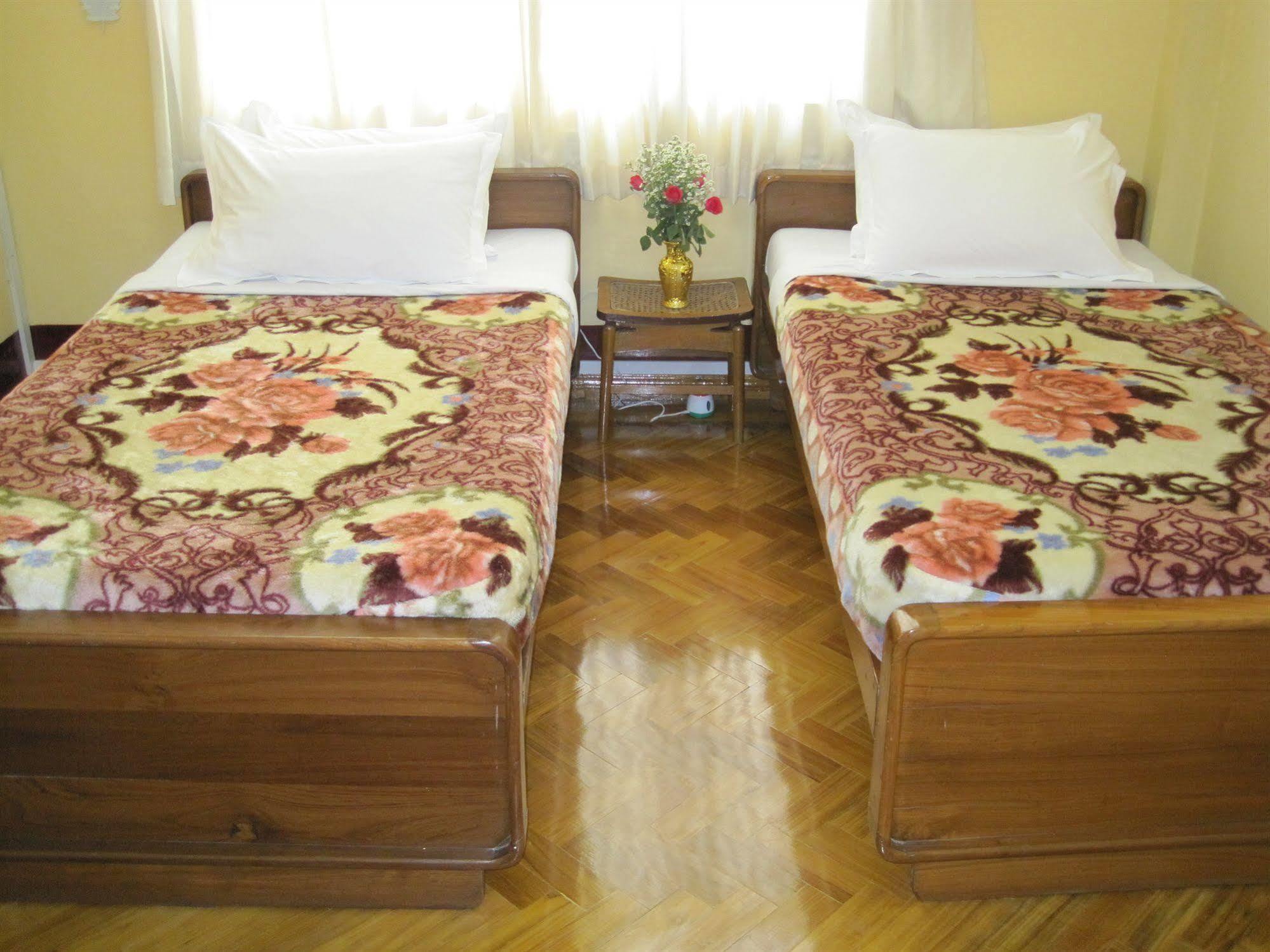 Golden Guest Inn Янгон Экстерьер фото